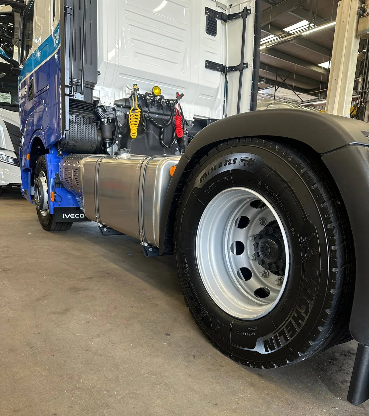 Bandenzwart voor Kunststof onderdelen - spatborden bumpers - verbeterde test met verschil van amglos en lvlup